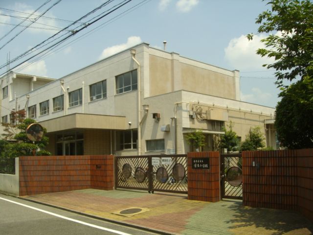 小学校　市立栄生小学校（小学校）まで620m