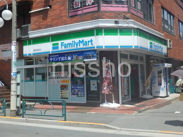 コンビニ　ファミリーマート鷺宮駅前店（コンビニ）まで277m