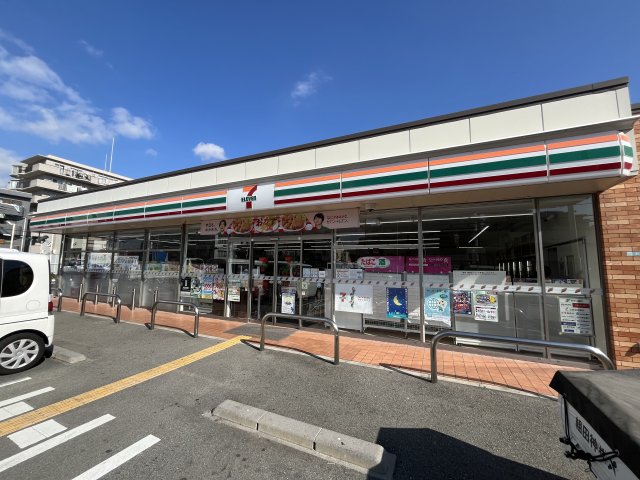 コンビニ　セブン-イレブン 伊丹南本町７丁目店（コンビニ）まで164m