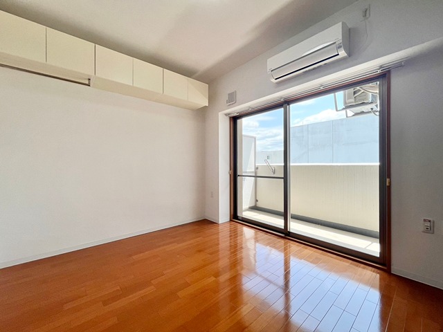 URBAN FLATS江坂の居間写真