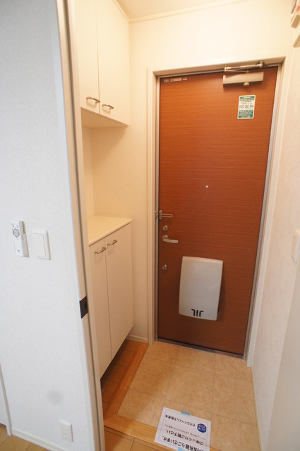 玄関　玄関には大きな下駄箱があるので、いつでもスッキリ片付きます！