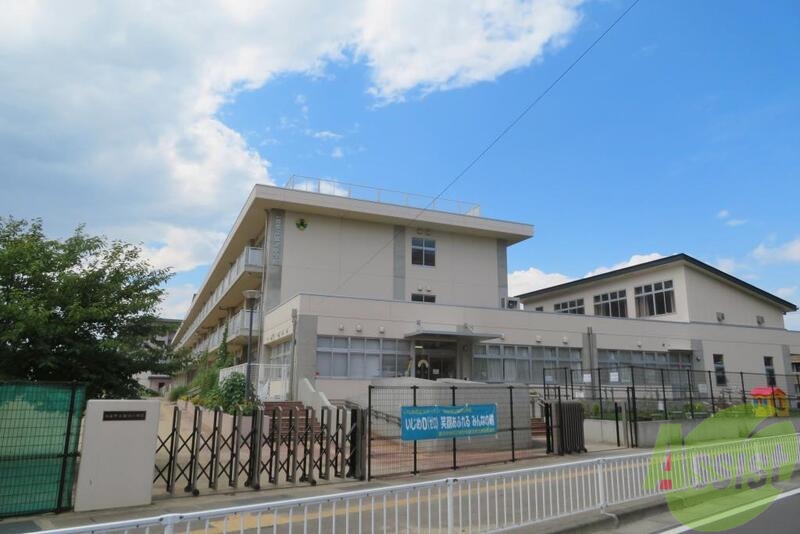 小学校　仙台市立富沢小学校（小学校）まで592m