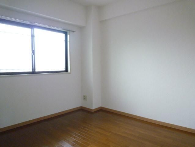 ハイクレスト喜沢南マンションの居間写真