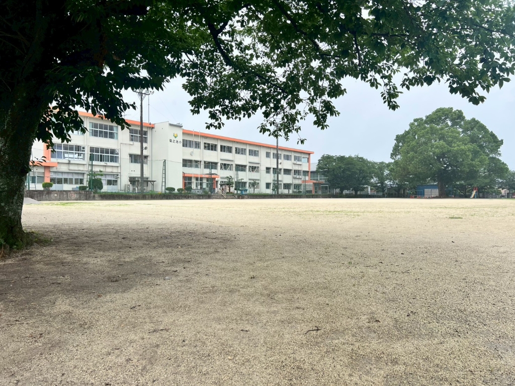 小学校　菊池市立菊之池小学校（小学校）まで607m
