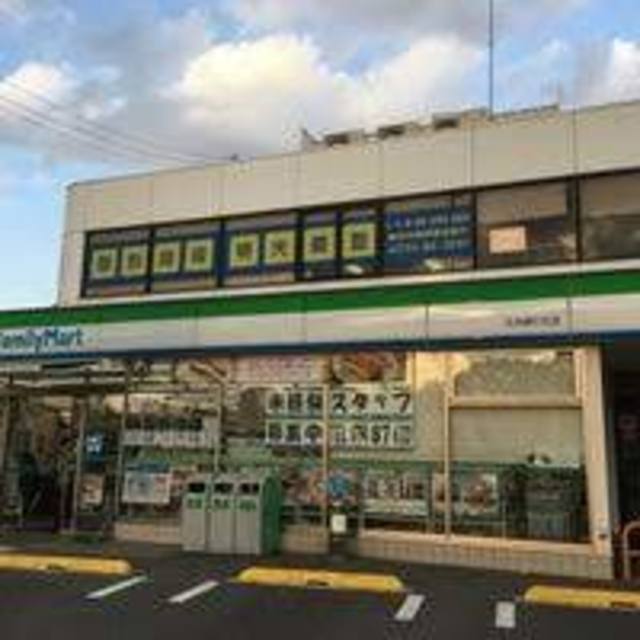 コンビニ　ファミリーマート三木緑が丘店（コンビニ）まで179m