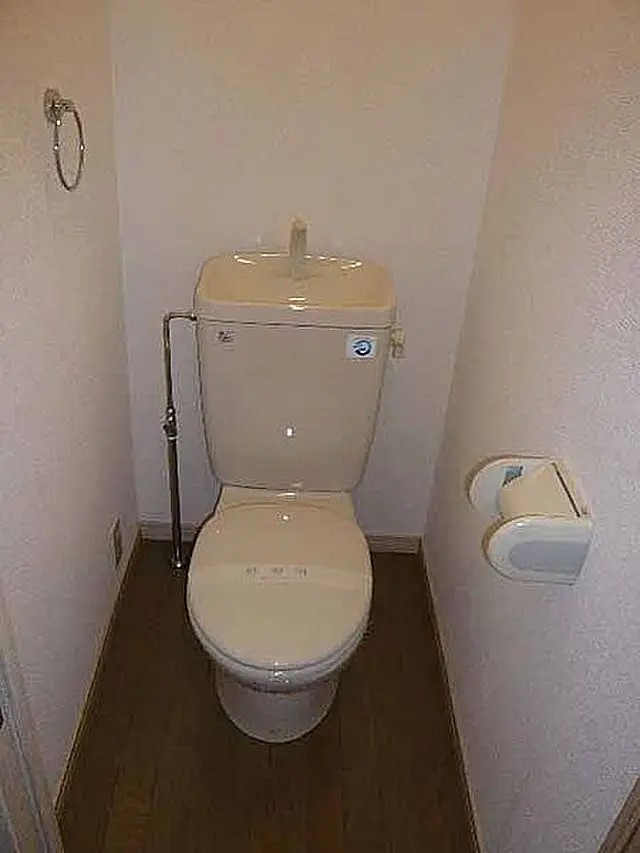 地下鉄空港線 西新駅 徒歩11分 4階建 築45年のトイレ写真