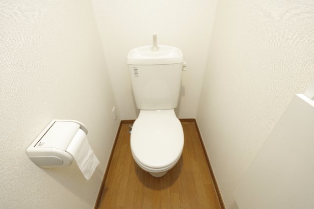 都営新宿線 篠崎駅 徒歩14分 2階建 築15年のトイレ写真