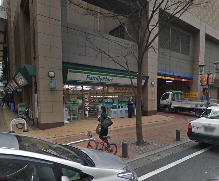 コンビニ　ファミリーマート 博多リバレイン店（コンビニ）まで377m