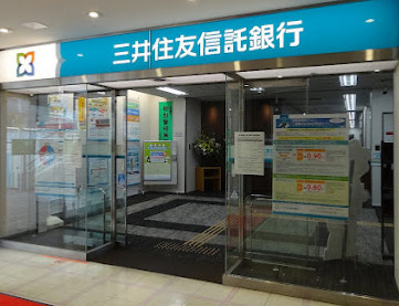 銀行　三井住友信託銀行多摩桜ヶ丘支店（銀行）まで384m