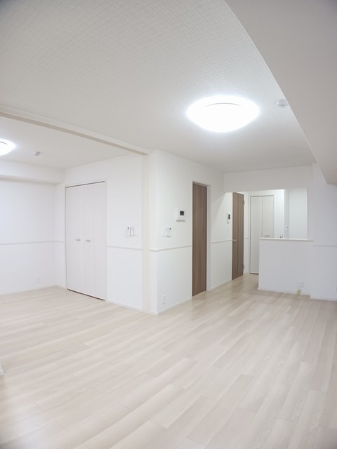 ウォーム八尾木の居間写真