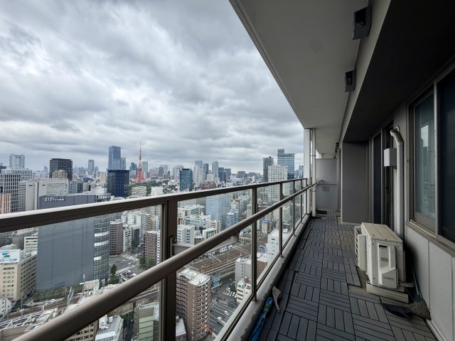 バルコニー　バルコニーからの眺望（リビングから東京タワーが見えます）