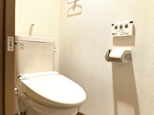 トイレ　３０２号室の写真になります。※現況優先