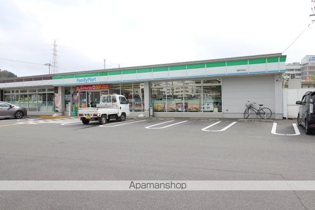 コンビニ　ファミリーマート南国岡豊店（コンビニ）まで1408m