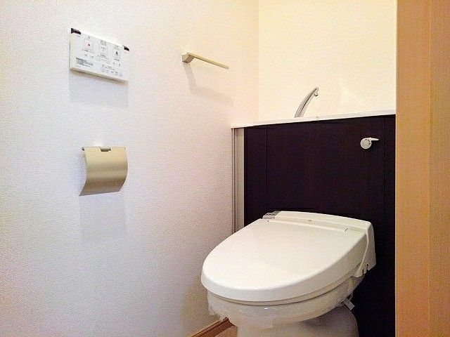 地下鉄御堂筋線 心斎橋駅 徒歩13分 7階建 築13年のトイレ写真