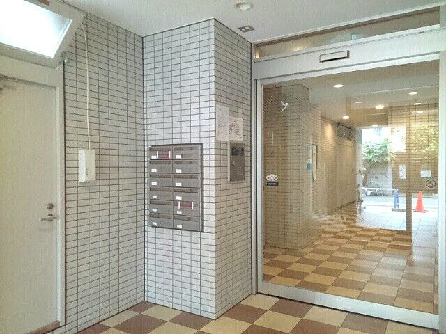 地下鉄御堂筋線 心斎橋駅 徒歩13分 7階建 築13年の外観写真