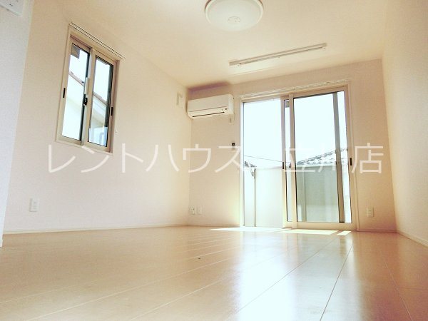 居室・リビング　同建物参考写真