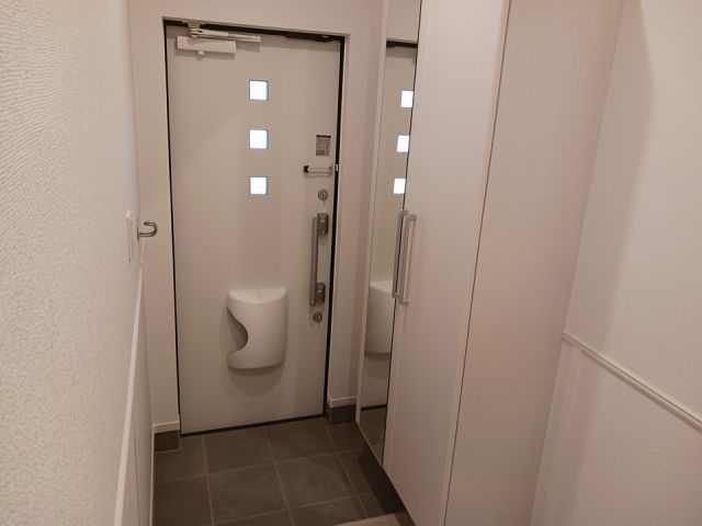 HILARIOUS IIIの玄関写真
