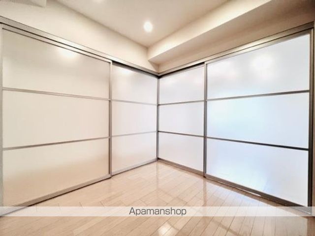 Brillia ist 北沢KEYAKIの居間写真