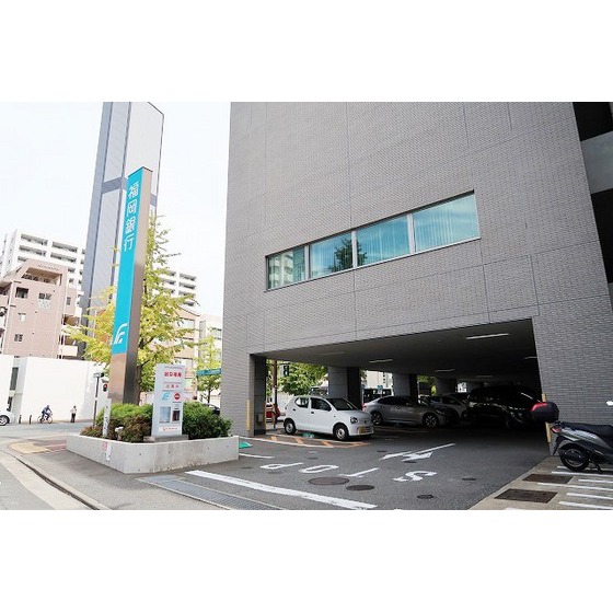 銀行　福岡銀行黒門支店（銀行）まで523m