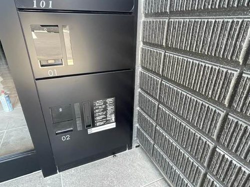 ロビー　宅配BOX付きで不在時の荷物の受け取りに便利です☆