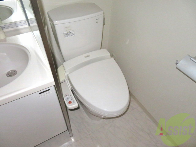 トイレ　ウォシュレット機能がついたトイレです。安心して使用できます。