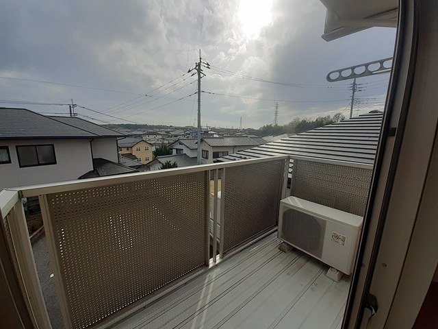 バルコニー　暖かな日差しのふりそそぐバルコニー
