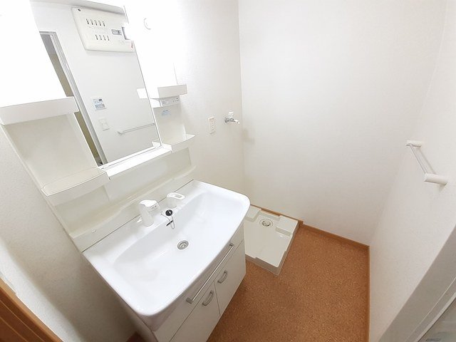 洗面設備　コンパクトで使いやすい洗面所