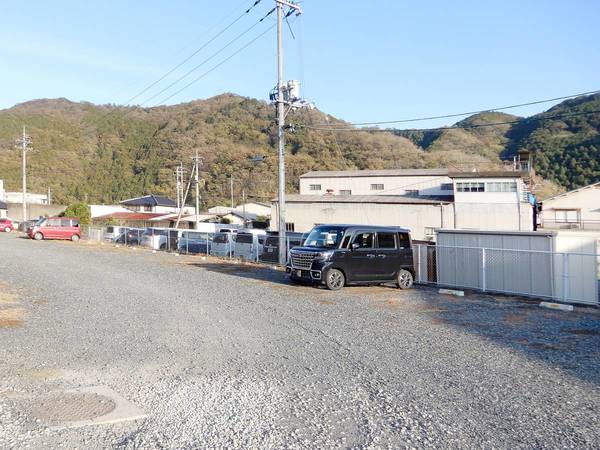 駐車場　車をお持ちの方に嬉しい駐車場付きの物件です