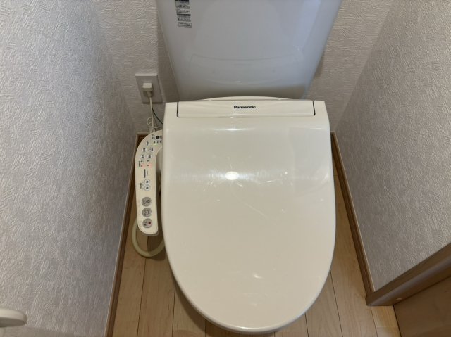京王線 代田橋駅 徒歩4分 2階建 築11年のトイレ写真
