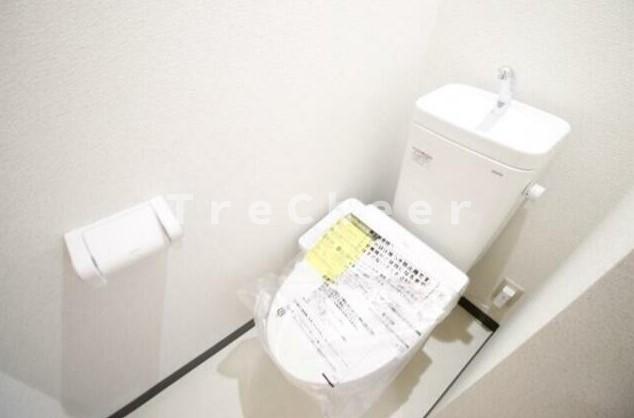 小田急線 喜多見駅 徒歩4分 2階建 築55年のトイレ写真