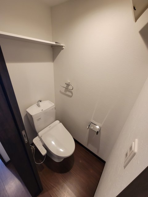 阪急今津線 甲東園駅 徒歩20分 3階建 築7年のトイレ写真