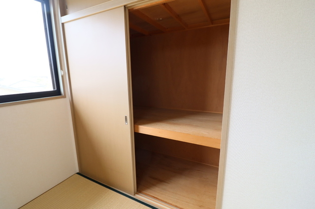 収納　押入