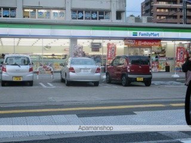 コンビニ　ファミリーマート（コンビニ）まで523m