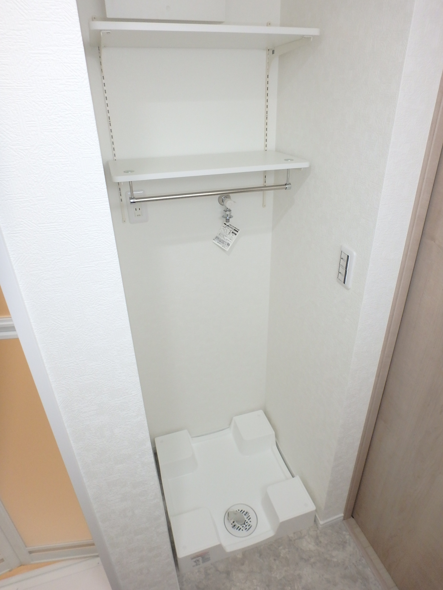 その他　可動式の棚が嬉しい、室内洗濯機置場！