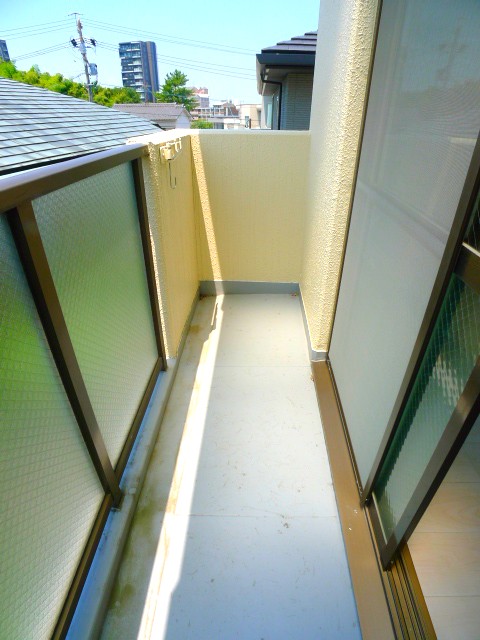 地下鉄東山線 本山駅 徒歩5分 3階建 築37年の内装写真