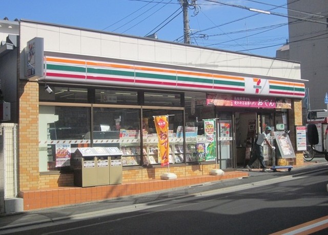 コンビニ　セブンイレブン新宿神楽坂駅西店（コンビニ）まで42m