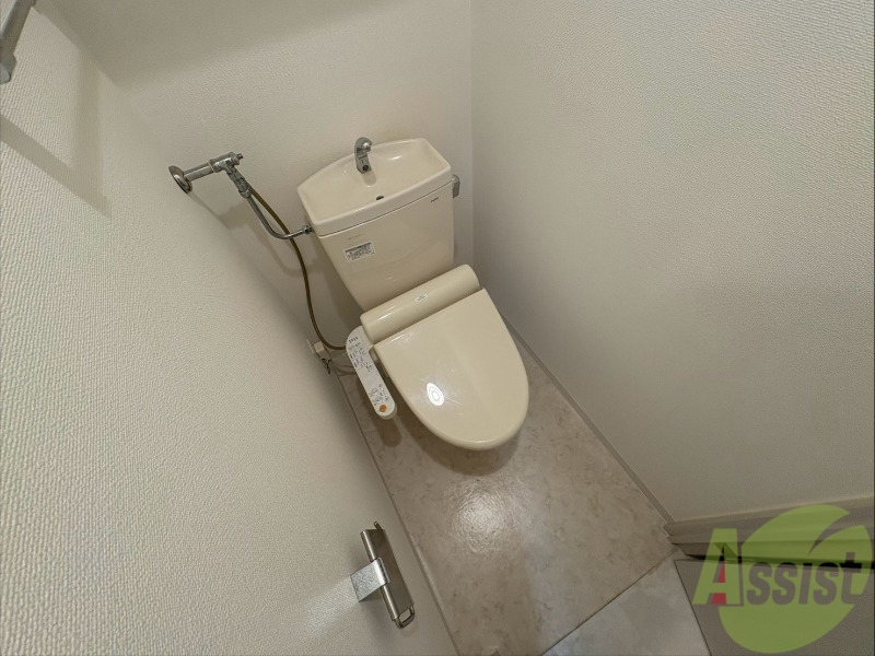 トイレ　ウォシュレット機能がついたトイレです。安心して使用できます。