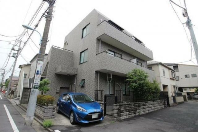 建物外観　鉄筋コンクリート造のがっちりとした建物。
