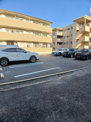 駐車場　駐車場に車を止められます