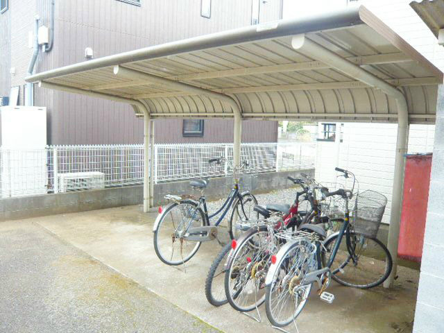 その他共有部分　屋根付きの駐輪場です。