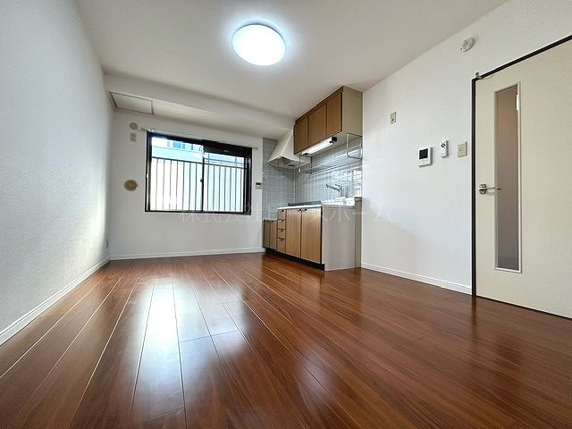 居室・リビング　※別号室参考写真