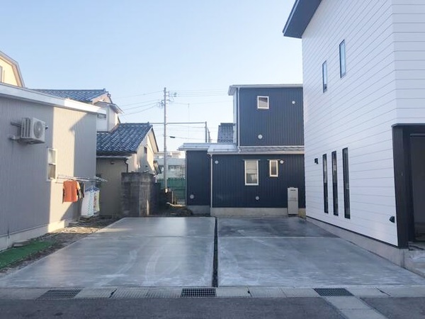 駐車場　縦列２台