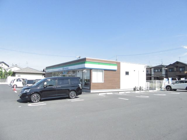 コンビニ　ファミリーマート（コンビニ）まで370m