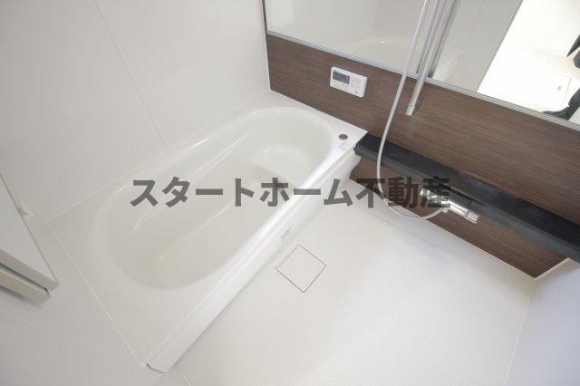 バス・シャワールーム　落ち着いた空間のお風呂です