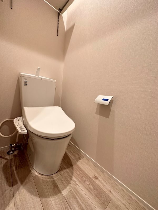 京急本線 鶴見市場駅 徒歩4分 4階建 築4年のトイレ写真