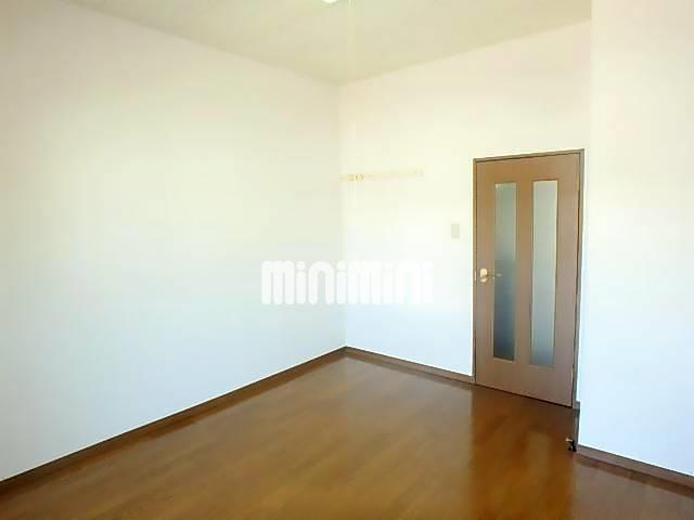 居室・リビング　洋室８．５帖と広々としたお部屋です。