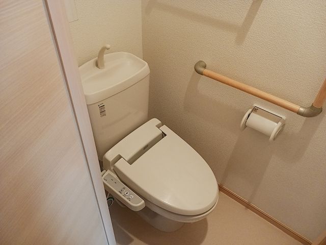 ＪＲ京浜東北線 川崎駅 徒歩9分 10階建 築16年のトイレ写真