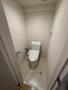 トイレ　落ち着いた色調のトイレです