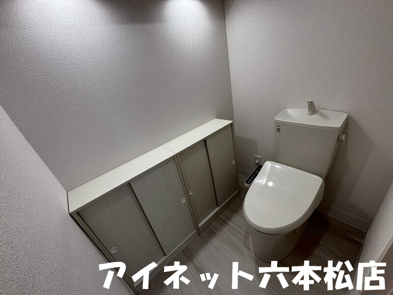 トイレ　1日の疲れはこちらで洗い流して下さい