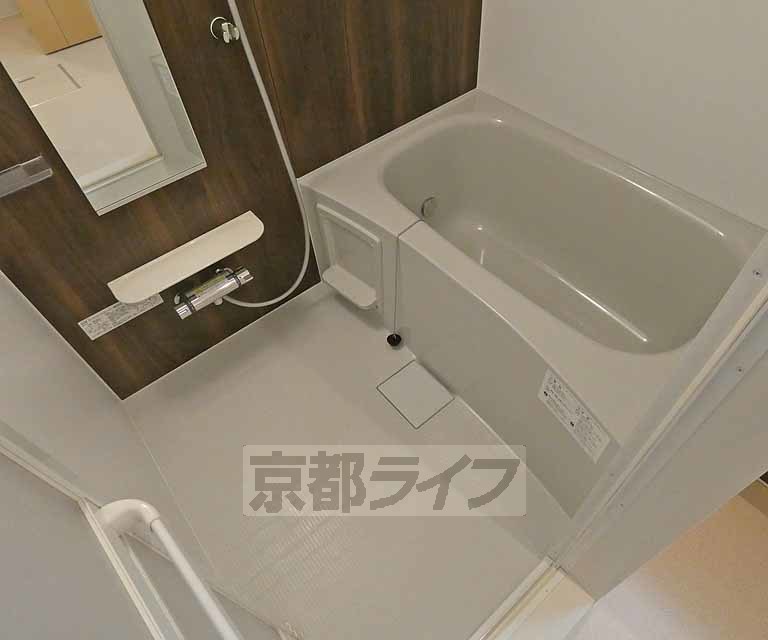 バス・シャワールーム　ゆったりとした浴室です。